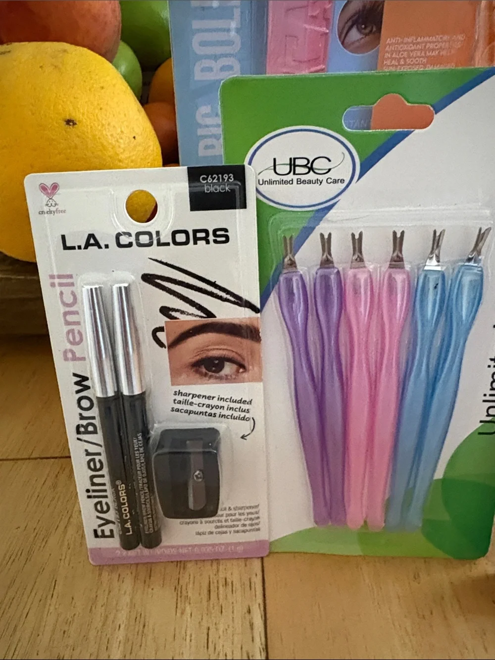 L.A. Colors Eyeliner & Pink Beauty Tools Set